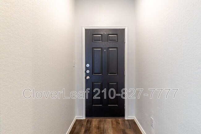 Foto del edificio - 165 Acorn Cir