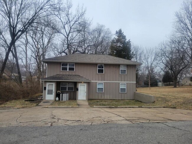 Building Photo - 1018 E Stone St