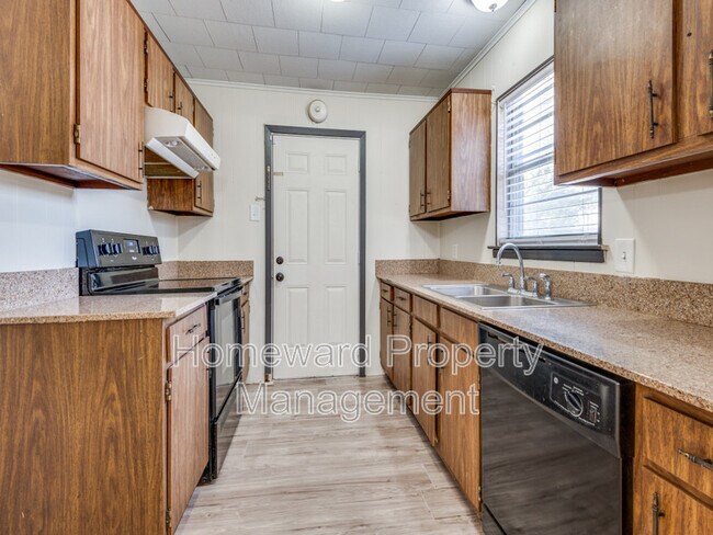 Foto del edificio - 9311 Oakland Dr