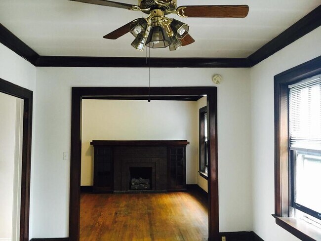Building Photo - 4818 N Hamilton Ave