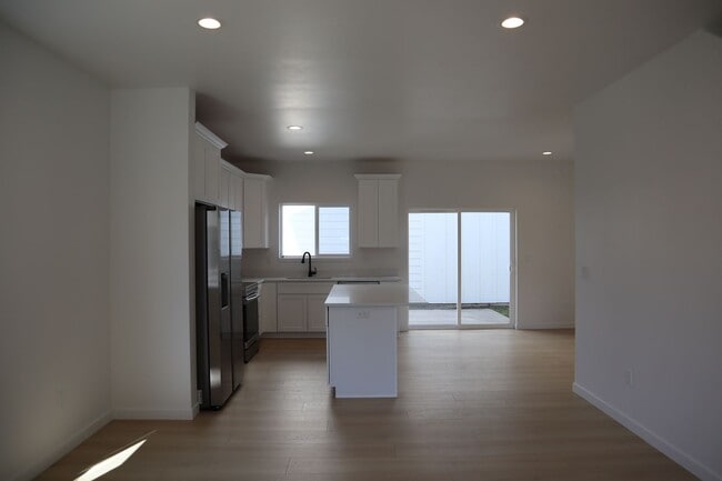 Building Photo - Home Downtown CDA!
