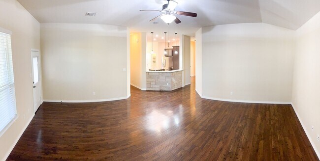 Building Photo - Popular DR Horton Sierra floor plan. 4 bed, 2 1/2 bath, 3 car garage, single story on a corner lo...