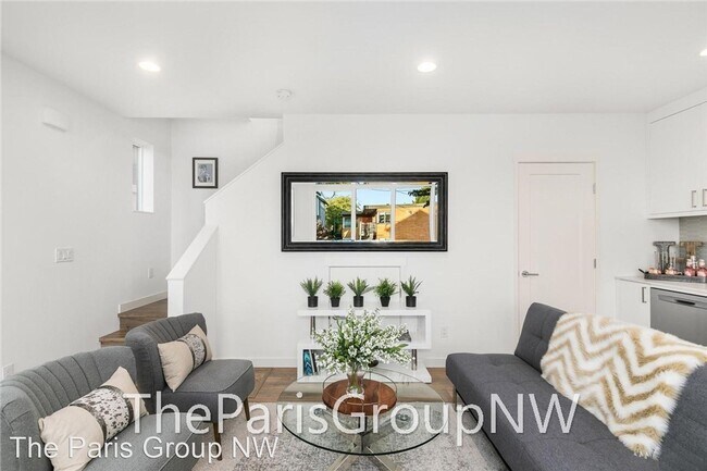 Building Photo - 2 br, 2.5 bath House - 1215 6th Ave N #A