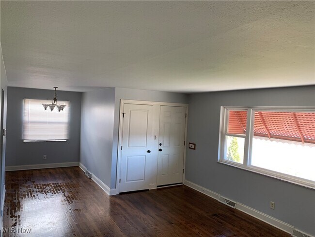 Foto del edificio - 5014 E 71st St