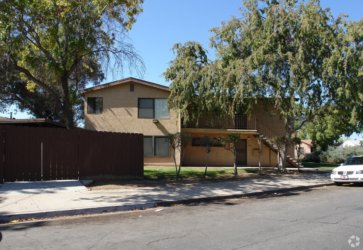 Primary Photo - 4056-4056 Oakcrest Dr
