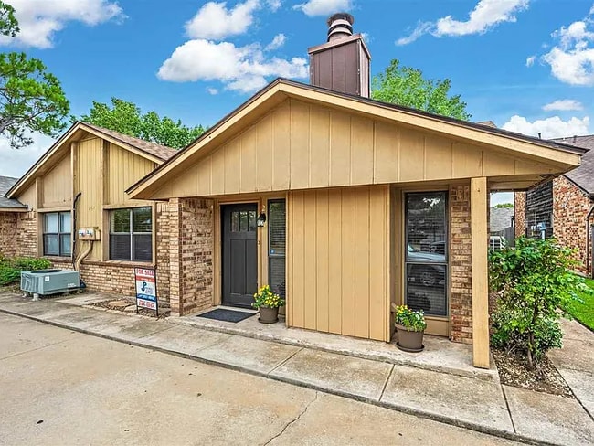 Building Photo - 907 NE Tortoise Dr
