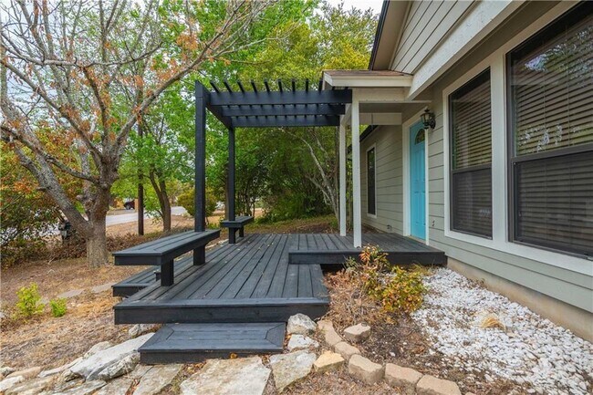 Building Photo - 2202 Rain Water Dr