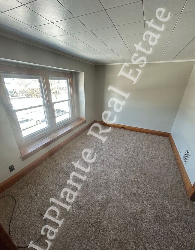 Foto del edificio - Spacious 3 Bedroom Home for Rent in East Toledo