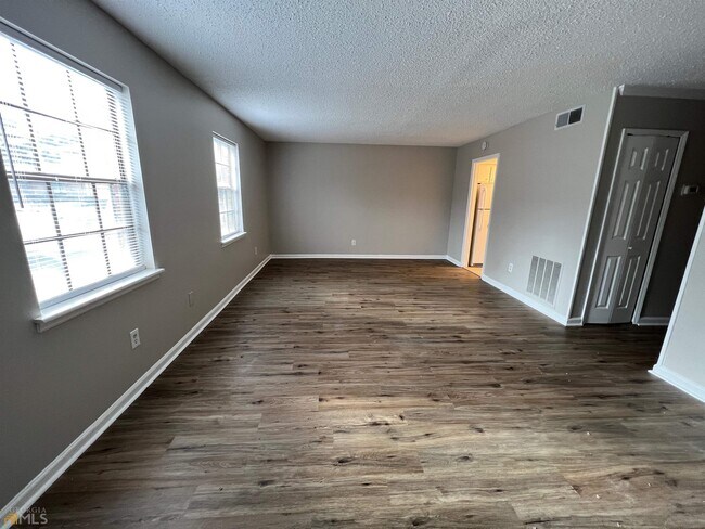 Foto del edificio - 6354 Shannon Pkwy S