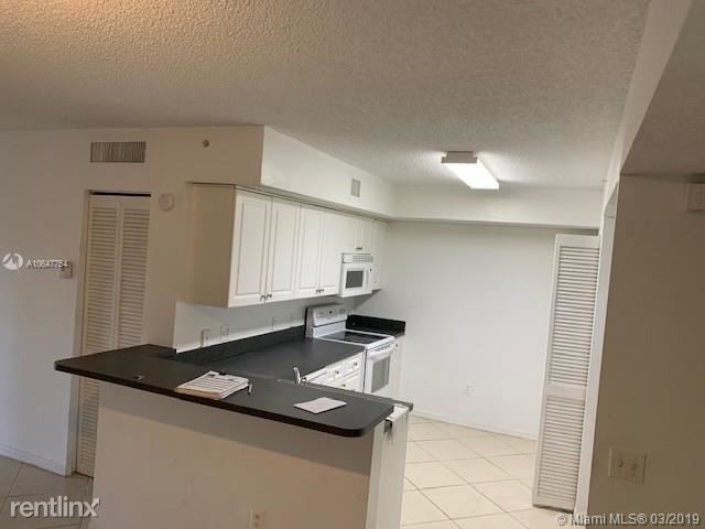 2 Br Bath Condo La Via For Rent In Pembroke Pines Primary Photo 2 Br Bath Condo La Via