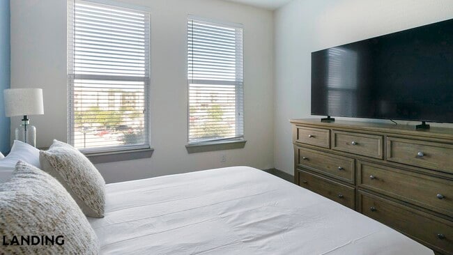 Building Photo - 300 Enclave Dr