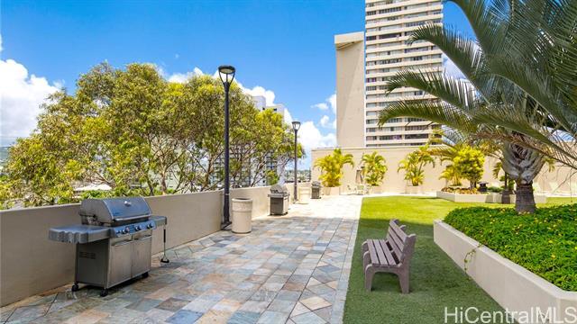 Building Photo - 2499 Kapiolani Blvd