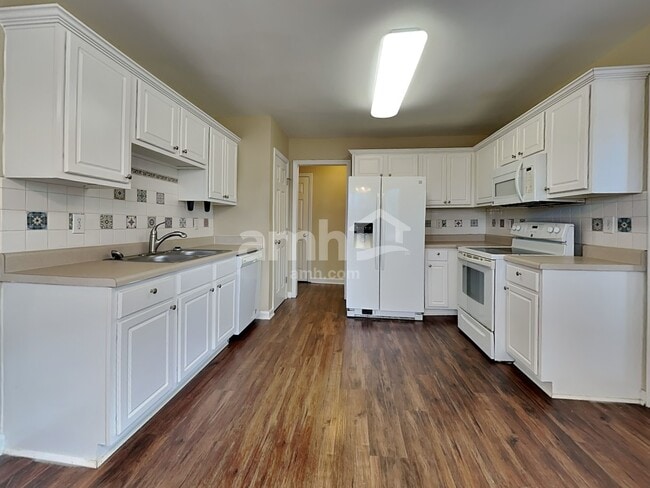 Building Photo - 55 Old Tree Ct