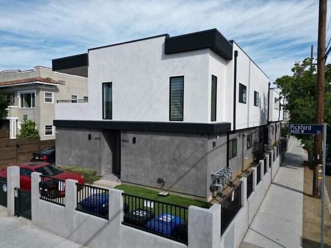Foto del edificio - 4601 Pickford St