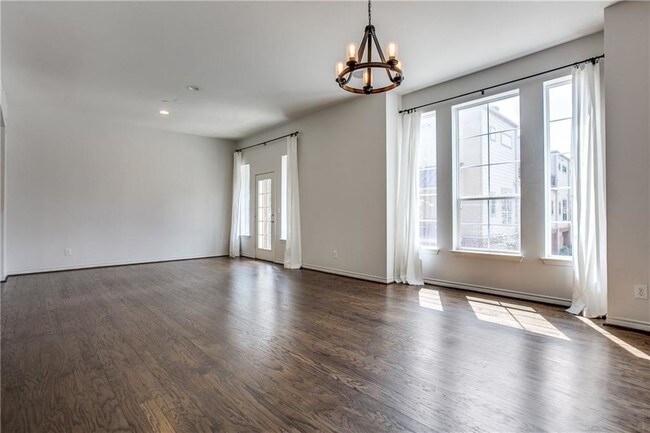 Building Photo - 4419 Buena Vista St