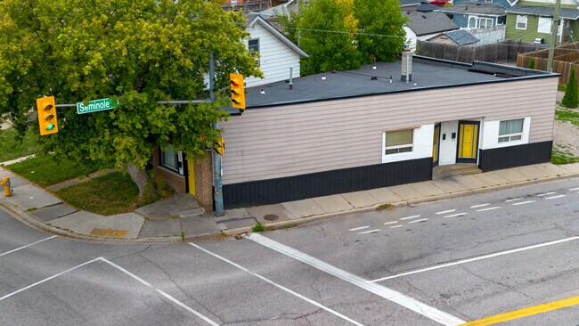 Photo du bâtiment - 1496 Drouillard Rd