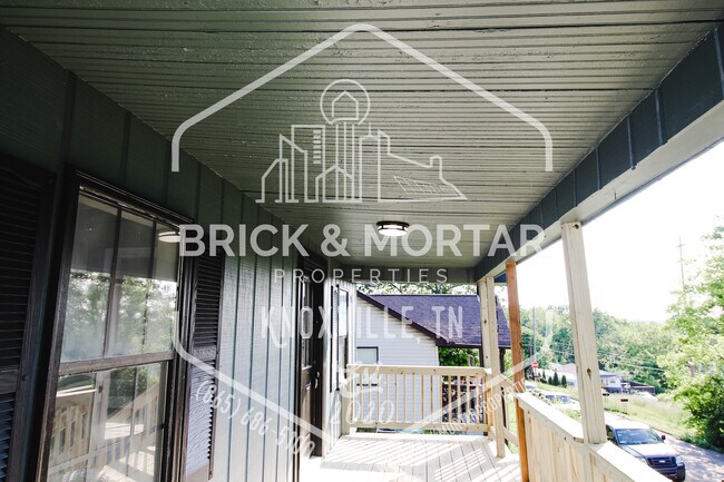 Building Photo - 815 W Oak Hill Ave