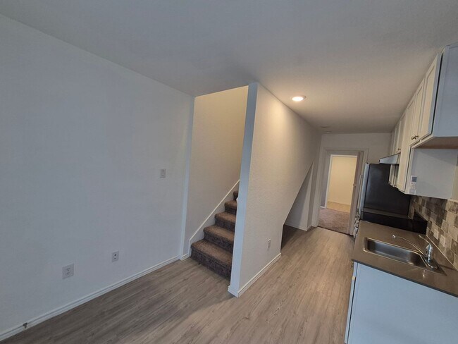 Building Photo - 7109 Elm Cv