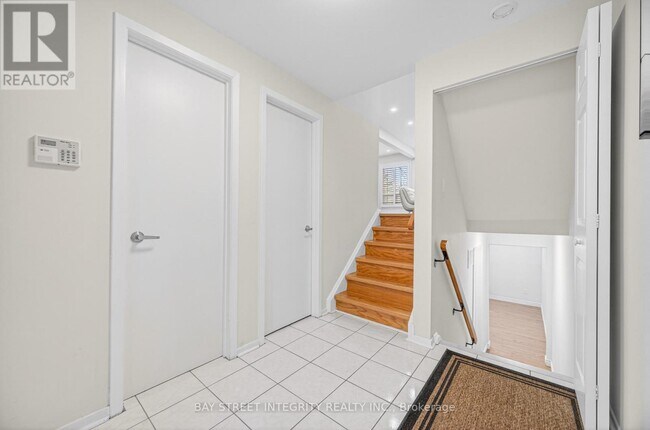 Photo du bâtiment - 646 Village Pkwy
