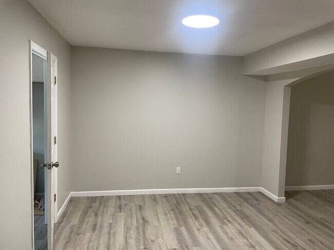 Building Photo - 153 Lionsgate Dr