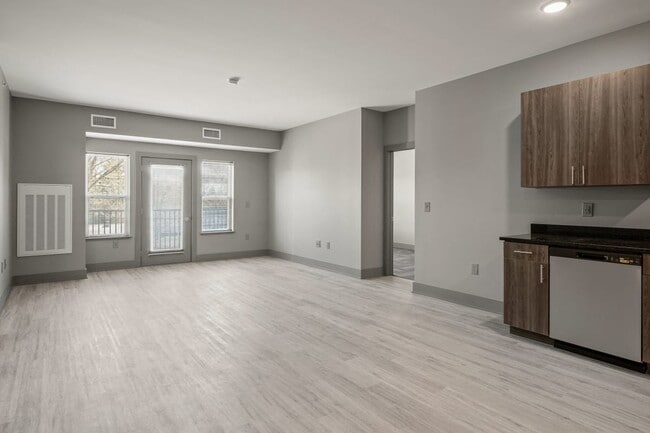 Building Photo - Esker Square