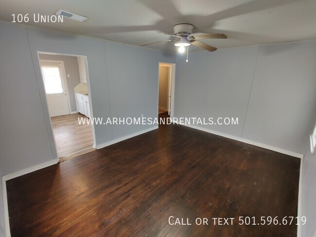 Building Photo - 106 Union | $695 | 2 beds, 1 full bath