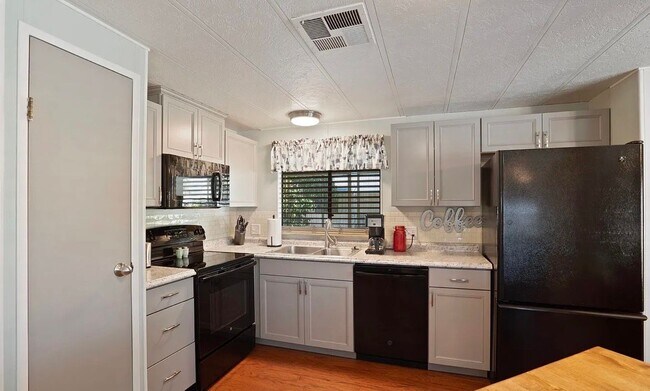 Foto del edificio - 8103 E Southern Ave