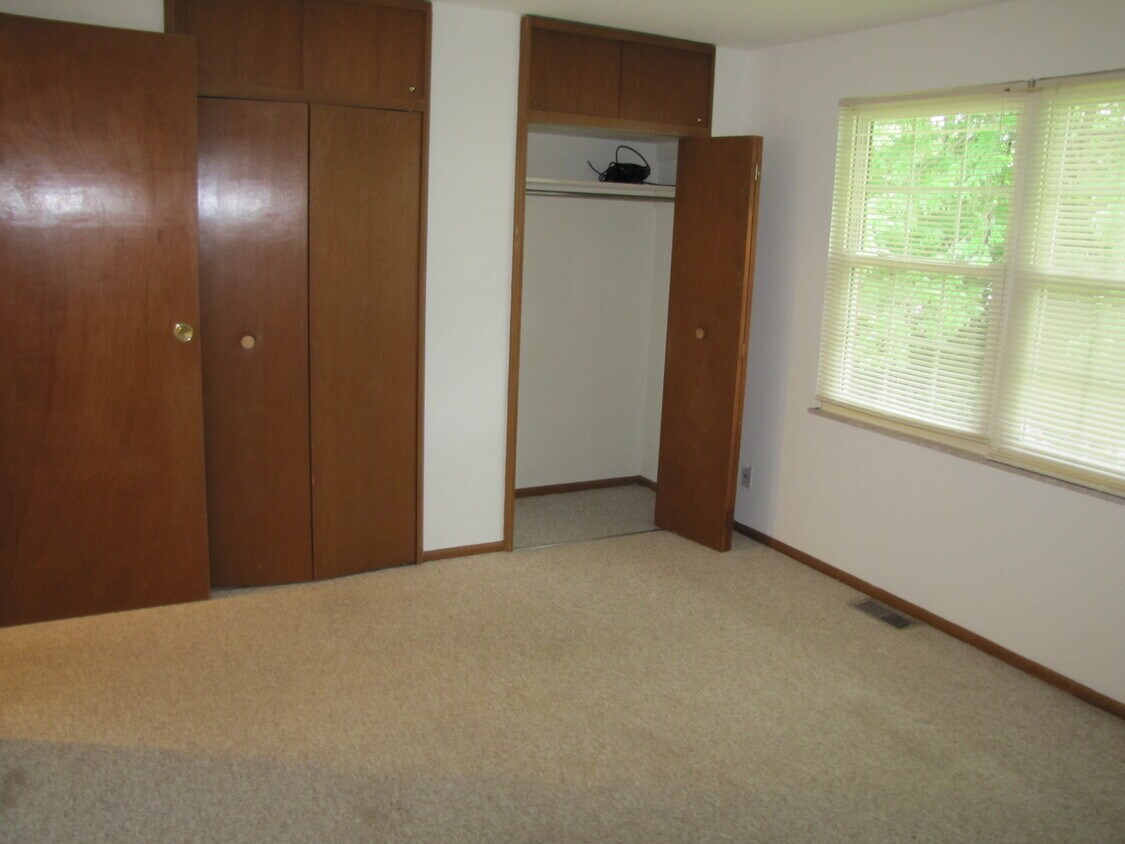 5 Williamsburg Ct Unit C, Pekin, IL 61554 Apartments in Pekin, IL