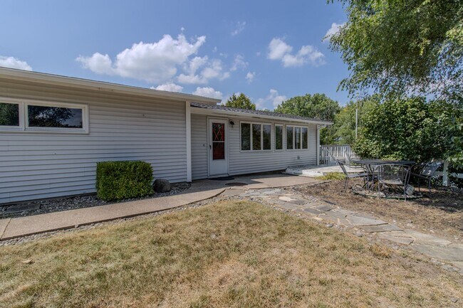 Foto del edificio - Lakefront Dream Home – 3BD | 2BA