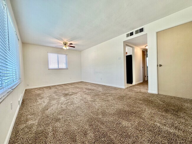 Building Photo - 4211 Fatima Dr