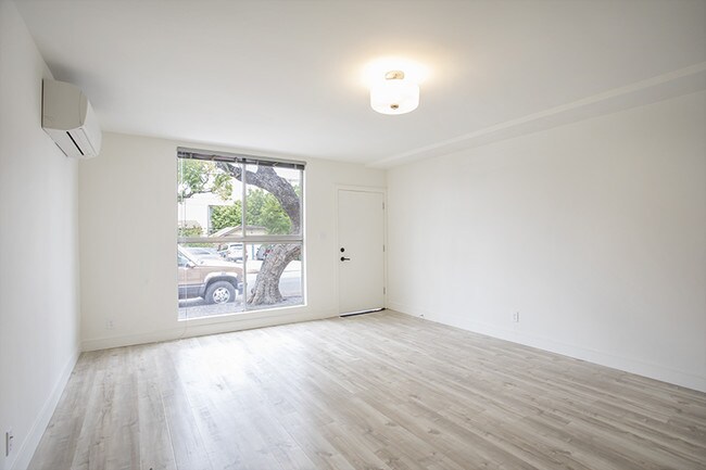 Foto del edificio - 377 W Lexington Dr