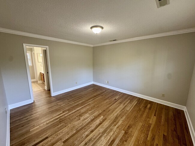 Foto del edificio - 16374 Oakdale Rd