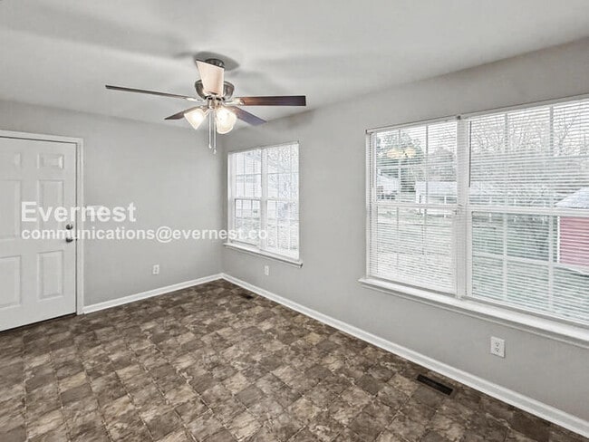 Foto del edificio - 3056 Highland Dr