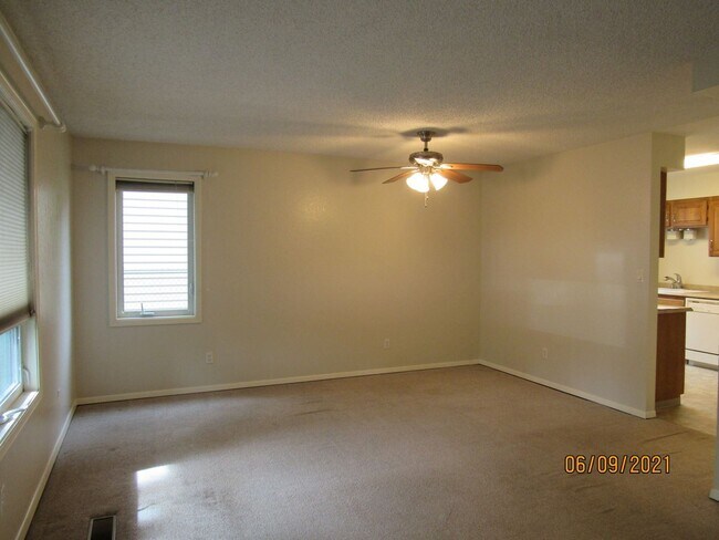Building Photo - 2 br, 1 bath House - 810 Smythe Street #2