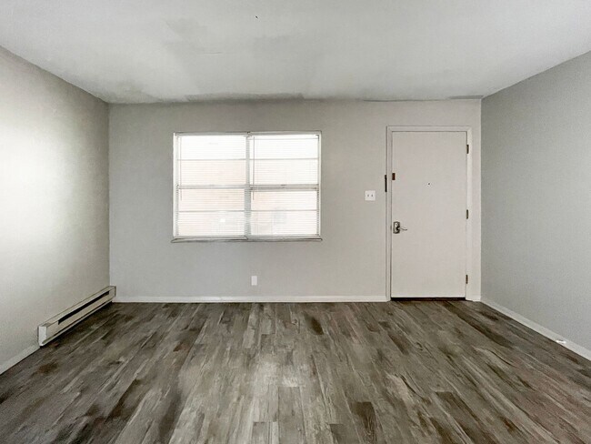 Foto del edificio - 2310 N Oakwood Ave