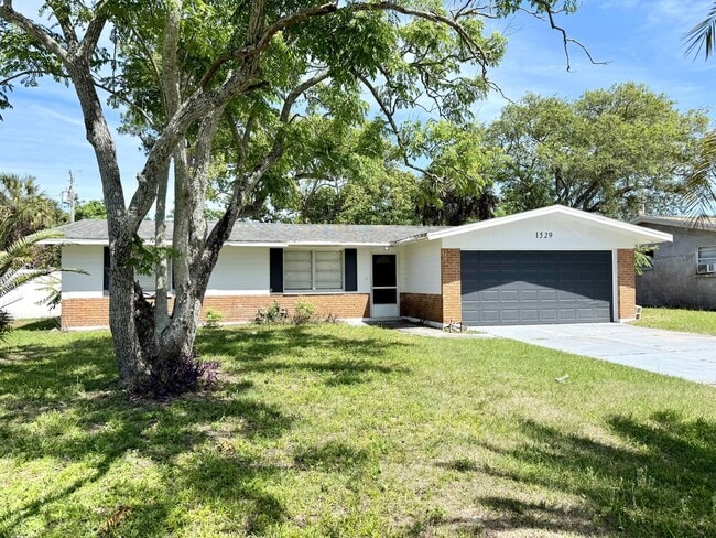 Relaxed Florida living at this 3Bedroom/ 2bath home in the Heart of Daytona Beach! - Relaxed Florida living at this 3Bedroom/ 2bath home in the Heart of Daytona Beach!