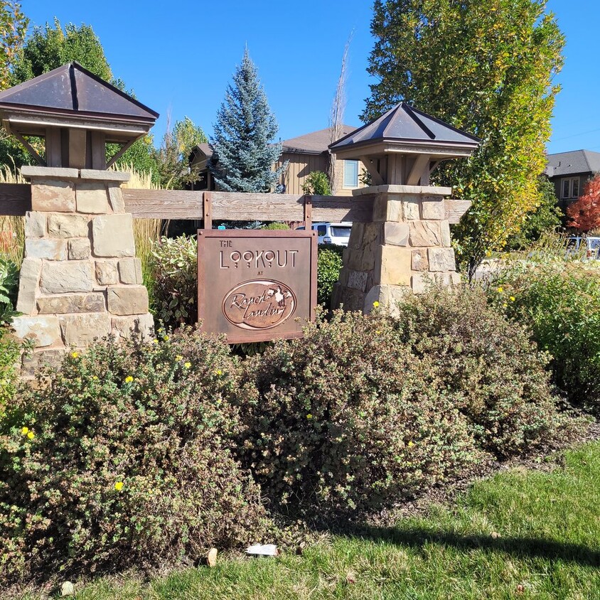 Primary Photo - Ranch Landing Condo - Half off 1st month's...