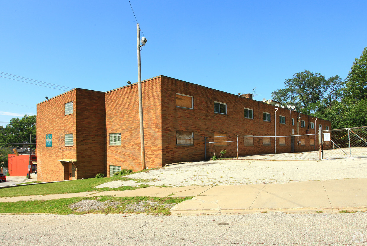 Foto del edificio - 17800 Euclid Ave