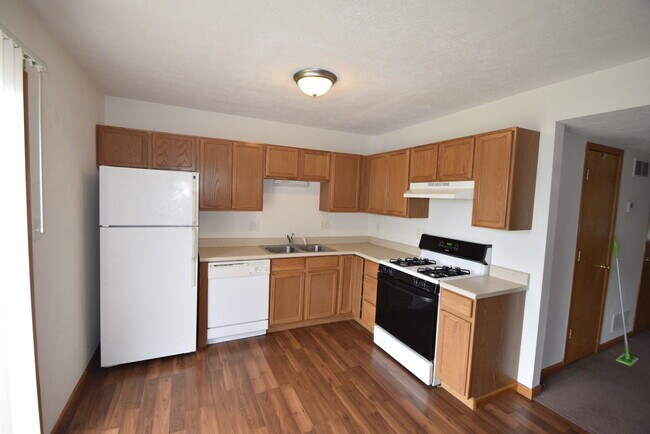 Building Photo - 3 bedroom / 1.5 bathroom Town Home in Ches...