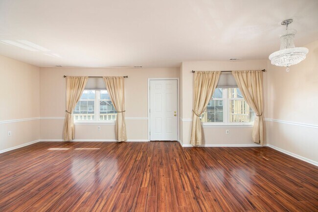 Building Photo - Enormous 4BR townhome with COUNCIL ROCK SC...