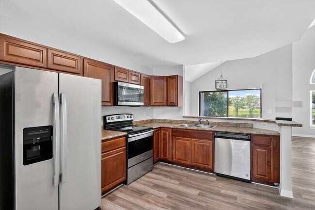 Building Photo - 250 Lakebreeze Cir