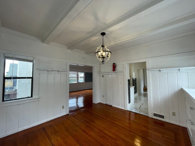 Building Photo - 316 Forest St