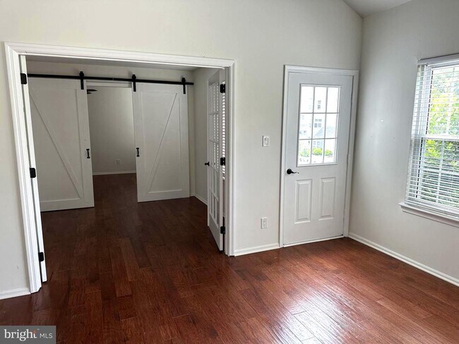 Building Photo - 702 Quail Rd
