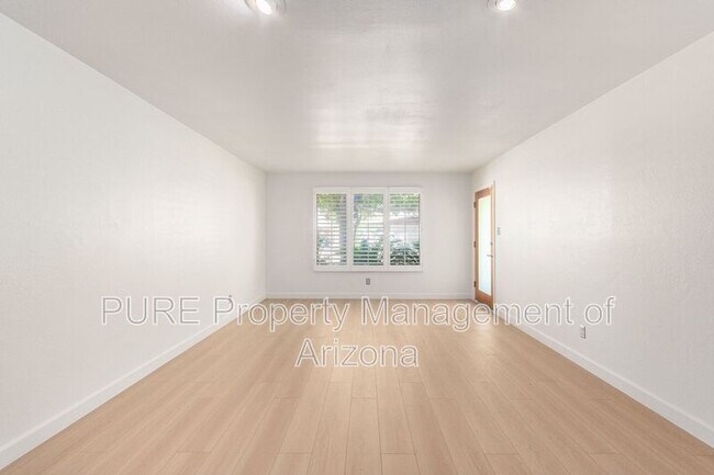 Building Photo - 1113 E Broadmor Dr