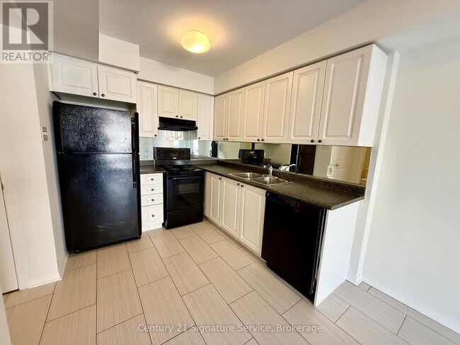 Building Photo - 4975 Southampton Dr