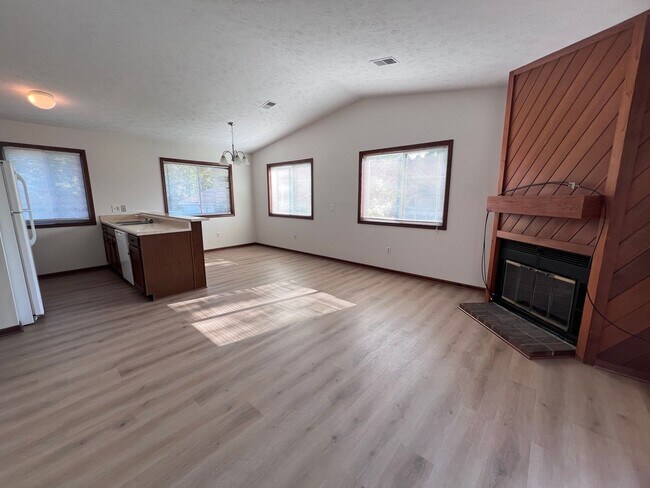 Foto del edificio - Spacious Two-Bedroom Duplex in Kentwood!
