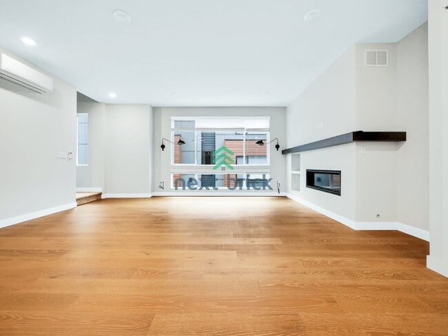 Building Photo - Welcome to this beautiful 4-bedroom, 3.5-bathroom for Rent!