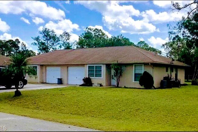 Building Photo - 2507 Matena Ave S
