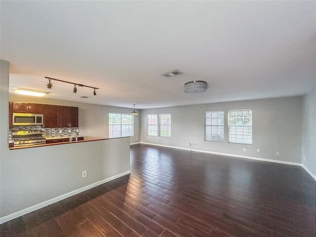 Foto del edificio - 5700 Glen Meadow Dr