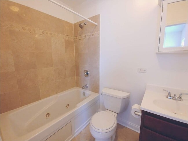 Building Photo - 1510 W Schreiber Ave